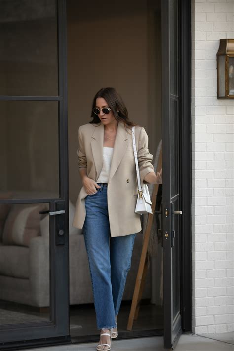 Old money clothing. Dec 23, 2023 · 5. choose neutral colors. You won’t see old money wearing bright colors. Instead, look for neutral shades like navy, tan, white, cream, gray, and black. Kim @kimair above (read her style interview here) chooses a well-fitting blazer and white dress. 