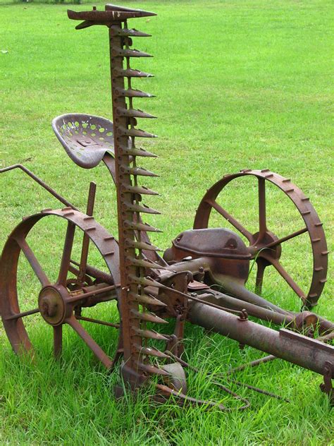Old sickle bar mower. Industry experts note that sales of pull-type mowers with sickle cutterbar heads have all but disappeared with well over 90 percent of purchases being disc mowers. For self-propelled units, the ratio of sales is roughly four to one in favor of the disc cutter. Simply put, the whine of the disc mower has mostly replaced the shearing clatter of ... 
