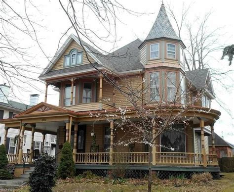 Oldhousedreams com. 67 Union St, Thomaston, CT 06787. 6 Bed. 2.5 Bath. 3605 Sq Ft. 0.28 Ac. Calling all Historic Home lovers! Dramatic Queen Anne circa 1884 known as the PLUME HOUSE, named after David Plume, the Treasurer of the Plume & Atwood Manufacturing Company which supplied brass for the famous SETH THOMAS CLOCKS. The sellers … 