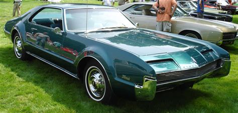 Oldsmobile toronado 1968 parts.  Missing one head rest. .  ,LOADED WITH...