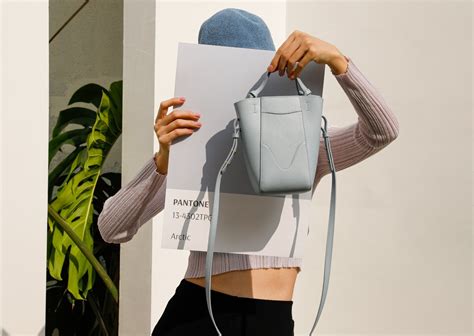 Texture, luster, softness, weight… Each OLEADA bag 