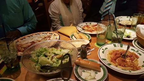 Feb 8, 2024 · City, State: Dallas, TX; Postal Code: 75243-3581; For this position, pay will be variable by location - plus tips. ... Because at Olive Garden, We’re All Family ... . 