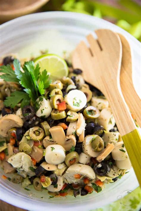 Olive salad recipe. If you’re a fan of Italian cuisine, then you’ve probably heard of Olive Garden. This popular restaurant chain is known for its delicious pasta dishes, salads, and breadsticks. Howe... 