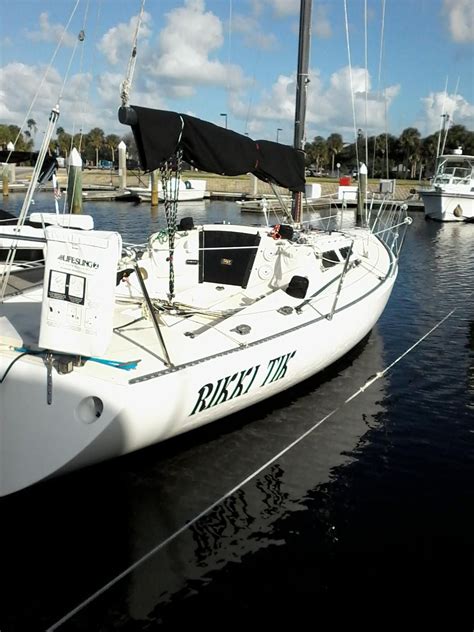 Technical data sheet of the second-hand Racing sailboats for sale. Second-hand Olson 30 with 1x3 cv Nissan engine, 9 m in length, and 2,76 m beam length. Second-hand Olson 30 in Florida (United States)..
