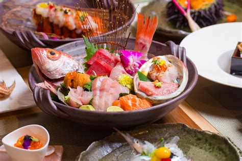 Omakase las vegas. 3 May 2019 ... Sushi Roku recently launched a four-course vegan omakase tasting menu in Las Vegas for $40 per person. The restaurant provides vegan options ... 