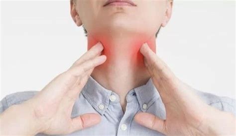 Omicron belirtileri boğaz ağrısı