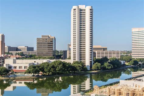 Omni las colinas hotel. With a stay at Omni Las Colinas Hotel in Irving (Las Colinas), you'll be within a 5-minute drive of Toyota Music Factory and Irving Convention Center. This 4-star hotel is 9.6 mi (15.5 km) from American Airlines Center and 10.3 mi (16.6 km) from Klyde Warren Park. Stay in one of 421 guestrooms featuring LCD televisions. 