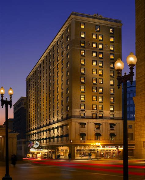 Omni parker hotel. Free water from reception a bonus. Lots of local amenities, restaurants and sightseeing. Excellent location! On the Freedom Trail and a short walk … 