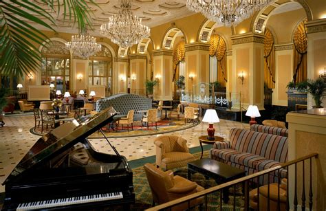 Omni penn hotel. The Omni William Penn Hotel, with 596 rooms and 52,000 square feet of meeting and banquet space, has served as Pittsburgh’s premier since 1916. The opulence, striking beauty and charming presence of this historic landmark have captivated guests from around the world. 
