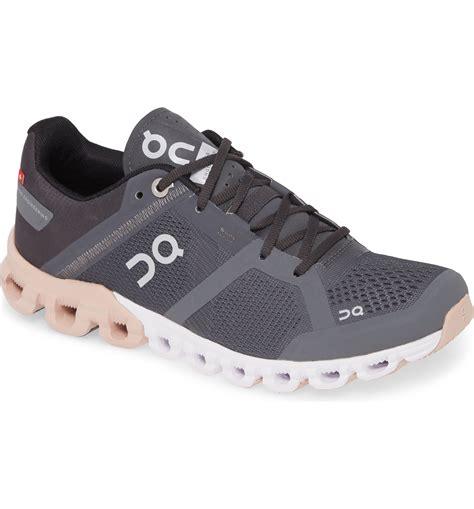 On cloud flow. The On Cloudflow 4 is a lightweight trainer that can log miles. However with a lack of traction and a slightly harsh ride this shoe is not made for … 
