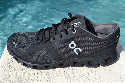 On cloud shoes. On Cloud Golf Shoes: Golfers are now looking for shoes that not only offer exceptional comfort but also enhance their performance on the course. One such innovation that has made waves in the golf community is cloud golf shoes. A renowned sports footwear brand has launched cloud shoes for golfers to make them feel better and … 
