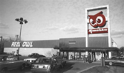 On its 40th anniversary, Kowalski’s remains committed to being a civic-minded neighborhood grocer