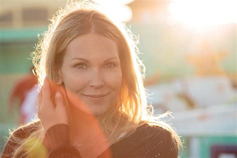 Ondrea barbe biography examples in english