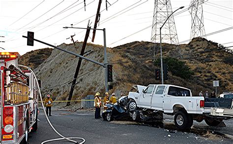 One Declared Dead in Head-On Crash on Golden Valley Road [Santa Clarita, CA]