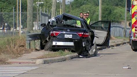 One Killed in Two-Car Crash on Highway 290 [Harris County, TX]