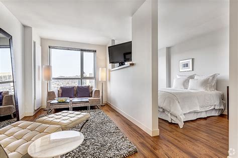 One bedroom apartment san francisco. The average one-bedroom apartment in San Francisco, CA is 661 square feet. What is the price range for a one-bedroom apartment in San Francisco, CA? For a one-bedroom apartment in San Francisco, you can expect to pay between $2,964 and $6,308. 