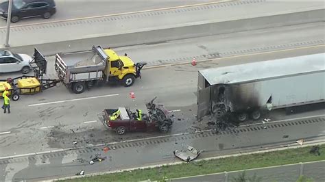 One critical after crash involving pick-up, semi trucks on Interstate 88 in Oak Brook