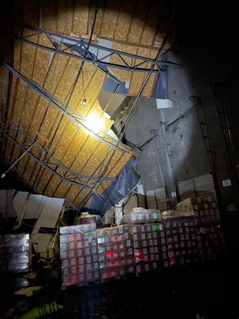 One killed after roof collapses at Peet's Coffee distribution center in Oakland