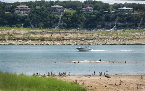 One person dead after drowning in Lake Travis, officials say