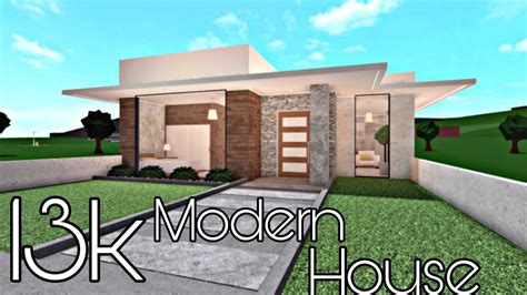 For those who don’t want to purchase the game pass and don’t want to spend a ton of cash for their house, the 10k Build no game pass Bloxburg House is a wonderful choice. Don’t let its low price turn you off though. This single-story modern house can be built easily and won’t cost you a fortune. 2. Luxurious Modern Mansion. 