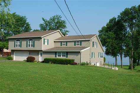 Lakehouse.com has 2 lake properties for sale on 