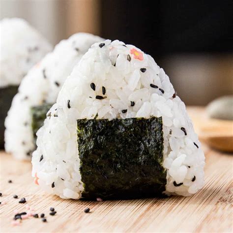 Onigir. Jun 14, 2016 · How to Wrap Onigiri. 1. Put a sheet of onigiri nori (cut a whole nori sheet in half) on a cutting board, and create a mound of cooked rice (about 3.5 oz) over the top half of the nori. 2. Wet your fingers and shape the rice into a triangle with a gentle touch. You can also make it into an egg shape if desired. 