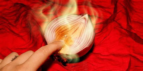Onion smelling discharge itching. Its production is triggered by estrogen in the body. The consistency, amount, color, and smell of discharge changes throughout the menstrual cycle for a number of reasons, including pregnancy, use of birth control, and menopause. It may also change due to the presence of an infection. Grey discharge is not normal and could indicate an … 