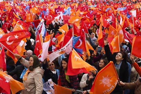 Onions and prayer rugs: Turkey approaches its decisive battle for democracy