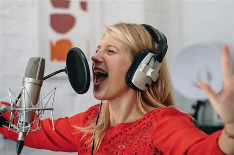 Online singing lessons. Easy, Fast and Fun Lessons! Become A BetterSinger In Only30 Days! March Offer! Get a Free Gift just for signing up. Become an amazing singer in only 30 days! Our easy video lessons can give anyone a powerful, confident singing voice. Unlock the beautiful singing voice you didn't know you had. 