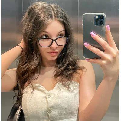 Onlyfans/maddzy Nude