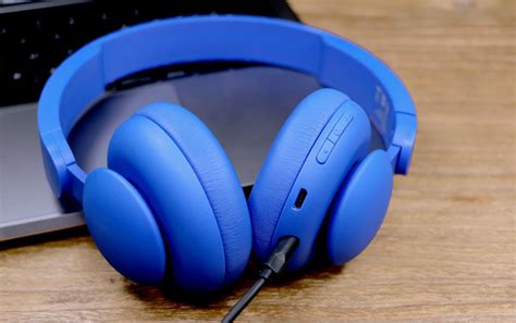 Onn wireless earbuds red light.  For Onn over-ear headphones and wireless e...