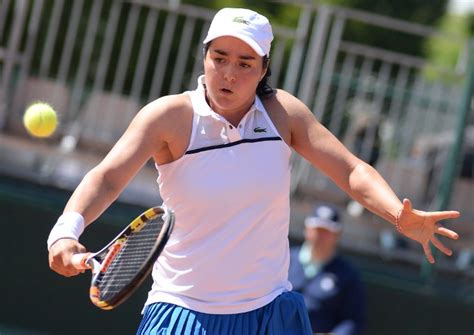 Ons Jabeur defeats Bernarda Pera in straight sets to reach French Open quarterfinals