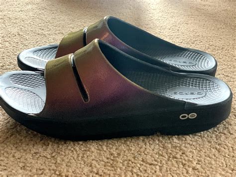 Oofos flip flop. After testing the shoes post a 30K race, our gear editor Kerry McCarthy said, “Supreme post-race comfort for a day or two after a tough event.”. Our tech guru Kieran Alger agrees, adding OOFOS ... 