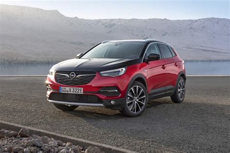 Opel Grandland X Hybrid4 assume posicionamento topo de gama