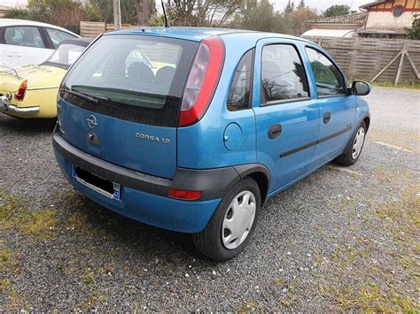 Opel corsa bleu ancienne