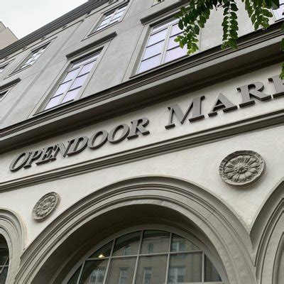 Open door market cap. 1–2%. Total. 7 – 10%. Several Opendoor reviews complain about repair costs being tens of thousands of dollars, substantially lowering the final offer. For Bradley Carpenter, who sold his home to Opendoor in 2022, the company's repair fees were about $7,000 — just over 3% of the offer price. 