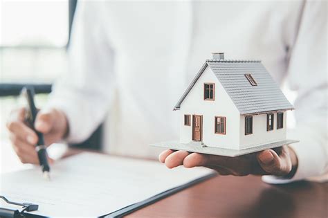 Open house insurance. Mar 1, 2024 · Here are Forbes Advisor’s picks for the best homeowners insurance companies for March 2024: State Farm – Best Overall. USAA – Best for Military and Veterans. Chubb – Best for High ... 