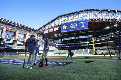 Open up: Rangers’ retractable roof open for Game 4 of ALCS against Astros