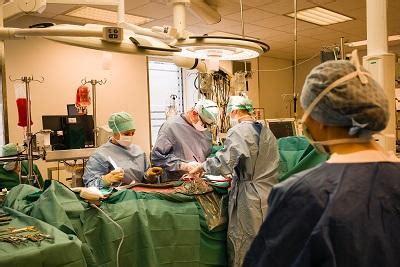 Operatieve behandeling van een aorta-aneurysma UZ Gent