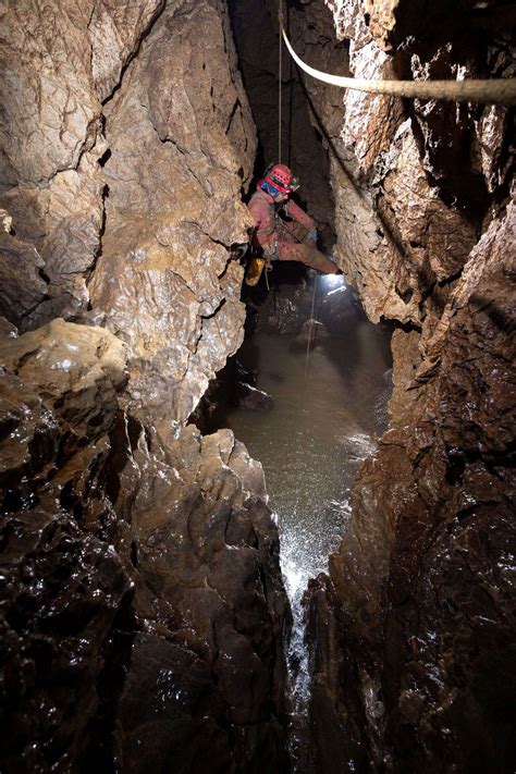 Operation to extract American researcher from one of the world’s deepest caves advances to 700m