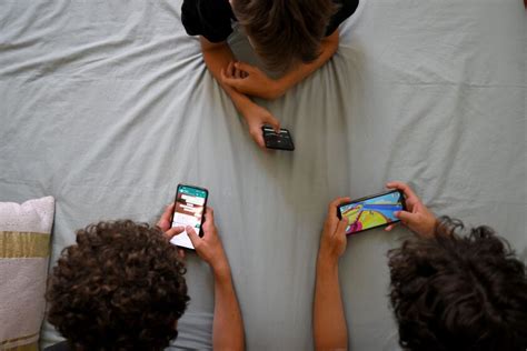 Opinion: Smartphones take a toll on teens. What choice do parents have?