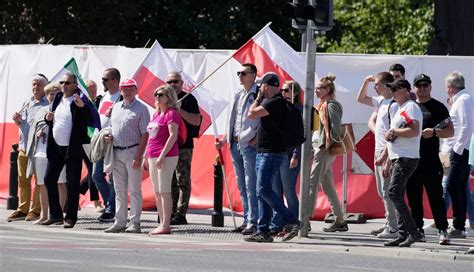 Opposition leads anti-government march on anniversary of Poland’s democratic breakthrough