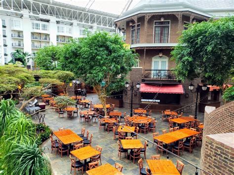 Opryland hotel dining. Featuring a glass atrium and surrounded by 9 acres of indoor gardens, winding rivers and waterfalls, Gaylord Opryland Resort & Convention Center offers accommodations less than 1.2 mi from the Grand Ole Opry in Nashville. This resort features 15 restaurants, 4 bars and multiple retails stores. 