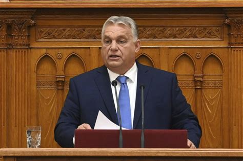 Orbán says EU must answer ‘difficult questions’ before starting Ukraine membership talks