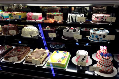 Yes, Albertsons located at 1500 N H St, Lompoc, CA has an in-store bakery with a variety of bakery goods made from scratch! From custom cakes, pastries, and many other delicious options you can find them all made in house by our in-store baker. Schedule an order for pick up in-store today!