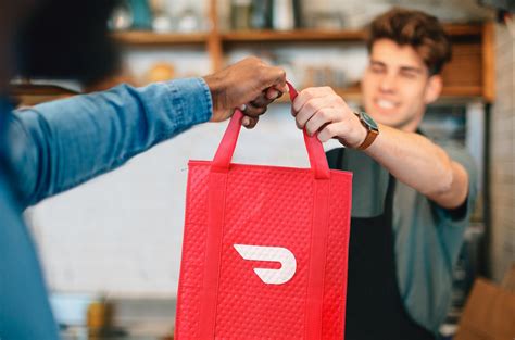 Hourly pay is calculated using average Dasher payouts while on a delivery (from the time you accept an order until the time you drop it off) over a 90 day period and includes compensation from peak pay, tips, and other incentives. Deliver with DoorDash! Become a Dasher and start making money today. Pick your own schedule and use any car or bike.. 