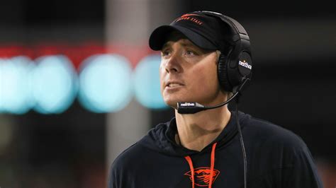 Oregon State promotes defensive coordinator Trent Bray to head coach