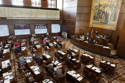 Oregon Supreme Court to decide if GOP senators who boycotted Legislature can run for reelection