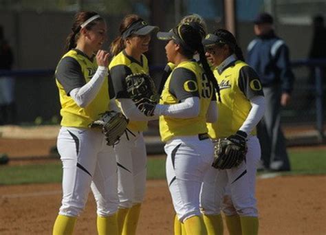Oregon softball. Oregon’s 2024 softball schedule features 32 games against 20 teams that reached last year’s NCAA Tournament, including four of the eight teams that played in the Women’s College World Series. 