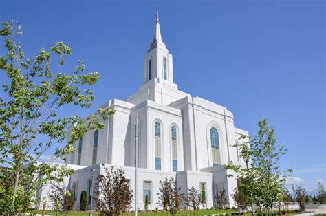 Orem temple open house. On October 4, 2020, President Russell M. Nelson announced plans for the construction of the Lindon Utah Temple—the twenty-fifth temple in the state and the seventh in Utah County. Lindon is a small city of approximately 11,000 people located immediately north of Orem and south of Pleasant Grove in Utah Valley. Church members in Lindon ... 